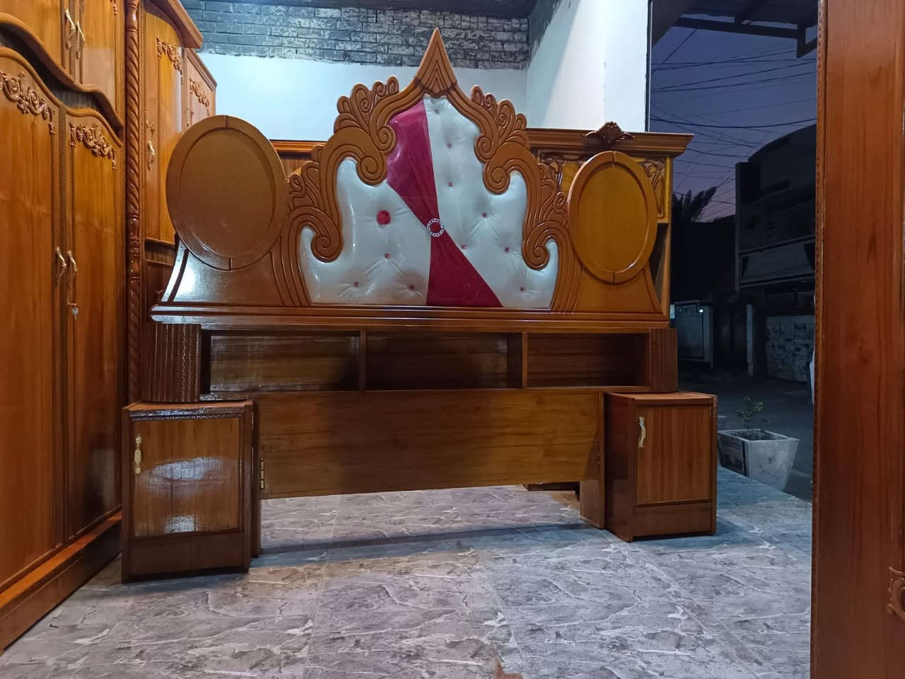 السلام عليكم غرفة عراقي مستعمل نظيفة جدا 
السعر 900
شد ونقل داخل بغداد مجاناً 
للتواصل *********** واتساب
