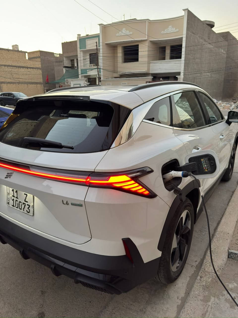 السلام عليكم جيتور L6 PHEV – فئة ( الالترا ) تجي مواصفات اكثر من الفول ***********
رقم اللوحات مميز

 • ضمان 10 سنوات  أو مليون كم
 • 8 سنوات على البطارية أو 150,000 كم 
 •  السياره مغلفه ppf بالكامل ( افلام حمايه )  ب ( 1300) دولار
•  ضمان ١٠ سنوات لل ppf
•السياره مغلفه ارضيه وصندوق جلد بالكامل 
• ارضيات السياره كامله
•  محرك 1.5 تيربو + محرك كهرباء، 
 •  358 حصان 
•  العزم 530 نيوتن
•  مدى كهربائي يصل إلى 114 كم / والمدى الكلي يتجاوز 1200 كم

 المواصفات 

 • فتحة سقف بانوراما ضخمة
 • رادار تفاعلي
• قيادة  ذاتية 
• نظام أوتو هولد
• كبح طوارئ
• كشنات جلد رياضيه تدفئة وتبريد 
• كشنات الاماميه فول تحكم كهرباء
• حساسات اماميه وخلفيه
• حساسات مطر
• حساسات ضغط الاطار
• صندوق كهرباء
• مرايا جانبيه كهربائية قابله للطي هيتر
 • كامرات ورادارات محيطيه 540 
• تحذير مغادرة المسار
• كاميرا  تسجيل داش كام
• كاميرا  داخل غرفه القياده لتنبيه السائق 
 • شاشة عملاقة 15.6 إنج + شاشة عدادات 9.2 إنج
 •أوامر صوتيه كامله
• إنارة محيطية  + ثلاجة
 • أنظمة أبل كاربلاي وأندرويد أوتو
 • نظام صوتي 8 سماعات + شاحن لاسلكي سريع
 • تشغيل عن بعد + بصمة 
 • وسائد هوائية 
• فلتر هواء N95
• نزول منحدرات، وغيرها الكثير
• ويل حجم ١٩ 

السعر 29,900,00
