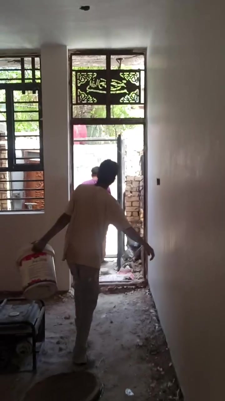 السلام عليكم نص قطعة للبيع او المراوس بنص قطعة تفليش قطاع 49 باقيلها شهر و تكمل بنناء حديث 
مواصفات البناء 
رفت 
طابوق النهروان 
كهرباء السقف بوري 
حمام داخلي و خارجي 
تغليف الدرج بورسلين 
محجر المنيون 
السقف سبورلايت 
السعر 118 بيها مجال 
للاستفسار واتساب ***********
