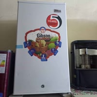 ثلاجة مكتبية • فيها مجال