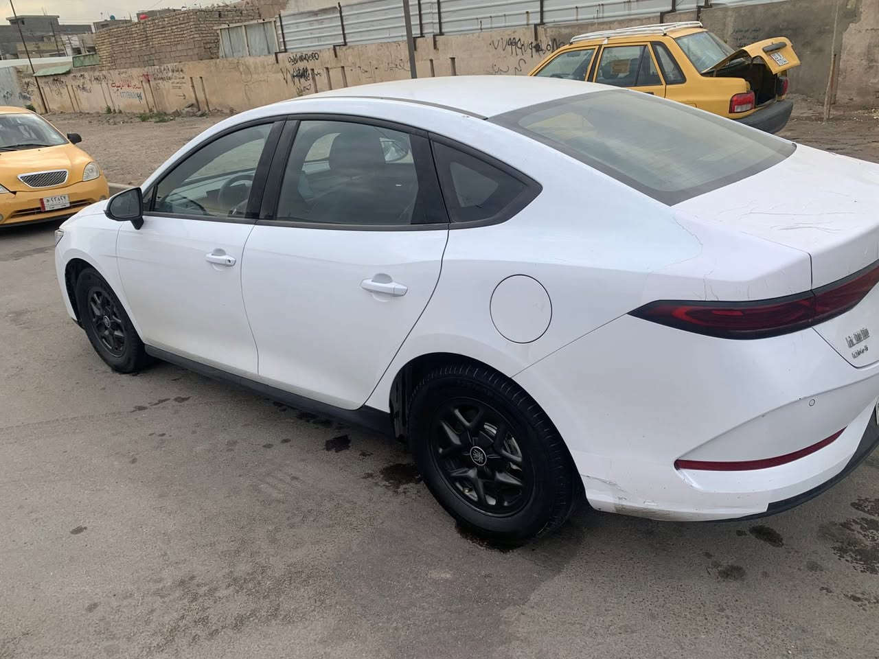 مكلف بالنشر
سلام عليكم بي واي دي جن بلاس للبيع فقط
ماشي 7 الف كيلو 
حاادثه واضح بصوره 
سياره بسمي ثاني يوم تحويل 
تاير اسبير جك كامله سياره 
مكاني شعب سوك شلال 
رقم تليفوني ***********
