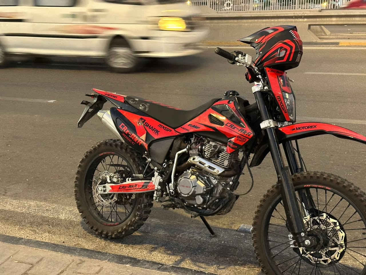 دراجه crx 300cc  موديل 2025 حيل نضيف ماشي حيل قليل تعال وتساب *********** ونتفاهم عل سعر تجي وياها خوذه هديه اصليه  مكاني بغداد
