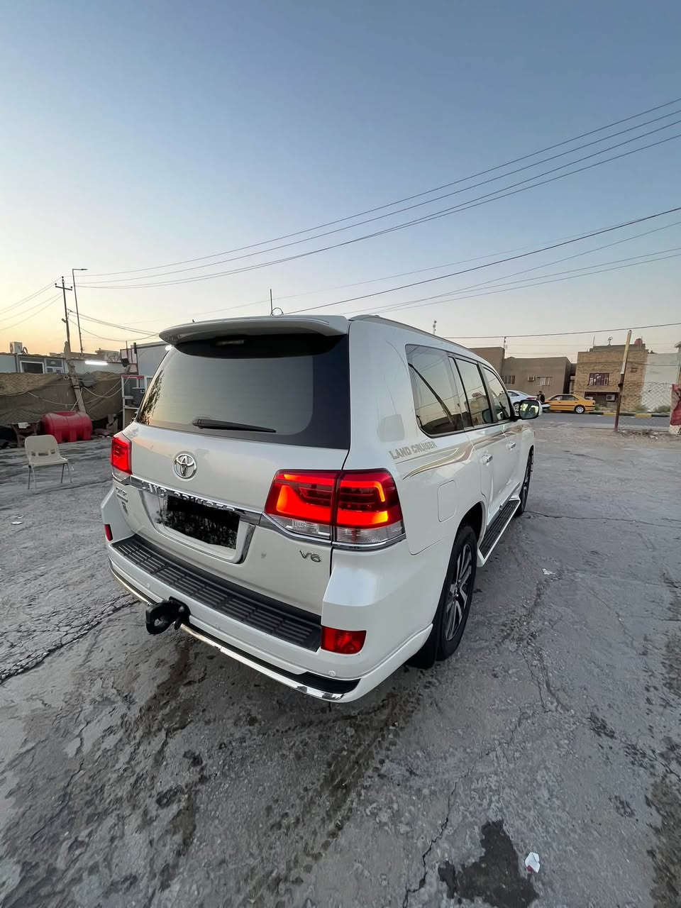 🚗 للبيع: تويوتا لاندكروزر 2019 (بريم)
- الموديل: 2019
- الفئة: بريم (فل كامل)  
- الممشى: 80,00كم  
- الرقم: بغداد  بسمي 
- الحالة: السيارة بحالة ممتازة جداً / شبه جديدة  
- الكفالة: مكفولةمن الحادث فقط بارد موجود بلسونار 

✔️ السيارة نظيفة جداً، استخدام شخصي  
✔️ لا تحتاج أي مصروف  
✔️ جاهزة للفحص بأي مكان  
مكان سياره بلكوت مركز المدينه

السعر 510$

📞 للتواصل: (***********
