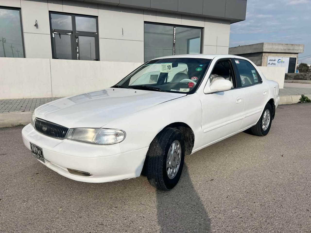 کیا کریدۆس 1996 ئاڕمی پلاستیکی سلێمانی 
ئاڕمەکەی بەناوی خۆمەوەیە
 پێشو دوای کەپسە حیزامبۆیاخ سەقفوشانی بۆیاخی نیە .. دەژبولو بەرگە درگای لۆکە ناوی لۆک دەری لۆکە  چوارتایەو ویلی تازەی شەریکەی لەسەرە تەبریدی ساردوو گەرم لەسەر سویچ  .  کارەبای گشتی ئیشەکات بەشەرتی گێرو مەکینە  دووکەڵوو بوخاری نیە بەشەرت سەیارەکە زۆر تنو تۆڵەو مەزوتە . ژم ***********.. 
*********** السليمانية, العراق
