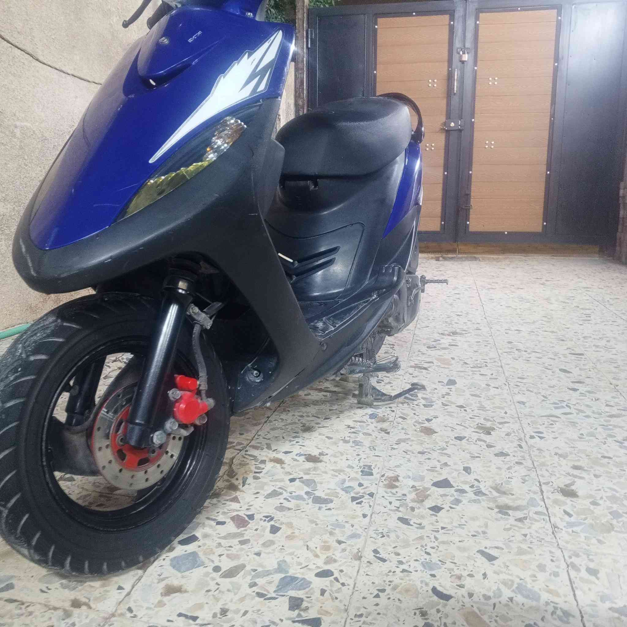 :سلام عليكم 
:ماكس للبيع 
:الدراجه خير من الله مناقصه بس 
:باتري: 
:اشاير 
:سكن
 :قبق فلاوين 
:الدراجه بيه صالنصه Fm 
:ولبلاديه موجوده 
:الاستفسار:***********بي واتساب 
:السعر خاط ولمو شراي ليتعبني 
:معلومه الي يدور اوراق ماكو(كلك )
