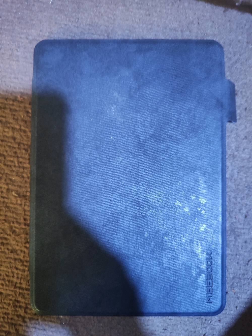 جهازين مخصصات للقراءة وحماية العين بنظام الآندرويد كاملات مع شاحن وكفر وكارتون زلغ ما بيهن الجبير ب250 الف والزغير ب350 الف.