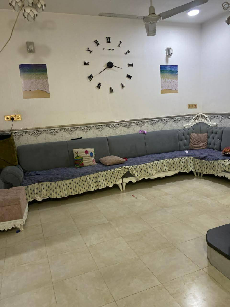 دار للبيع  حله سياحي عتايج حي السلام 
بيت للبيع مساحة ٢٥٠ الواجه ١٠ متر 
متكون من مطبخ حار ٢*٢ مفتوح عالبارد ٤*٥ مع الكاونتر خشب HDF البيبان لمس تصميم تركي حديث 
وستقبال ٥*٧وغرفتين غرفه ٣٠٥٠* ٤ وغرفه ٤*٥  
وكلدور  ارضية البيت بورسلين سباني ناشف لون تبني والازاره سيراميك ملكي 
وحمام مع صحيات داخل وخارج سيراميك 
وكراج ارضية بورسلين كراجات الجدار سيراميك مطعم بحجر طبيعي والستاره والحيطان نثر مطعم بحجر طبيعي  وحديقه بناء حديث سعر 120 بي مجال
العنوان بابل حله محلة العتايج حي السلام يبعد عن الشارع العام حوالي 300 متر للإستفسار اتصل على الأرقام 
***********.    ***********
