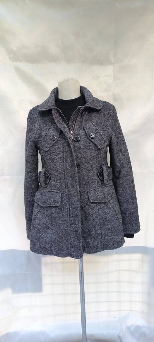 كوتات وقماصل طويل وقصير باله اوربي نظيف درجه اولى مختلف الالوان والقياسات سعر القطعه الوحده 5 الف واكو توصيل لكافة المحافظات للاتصال *********** وبالخدمه
