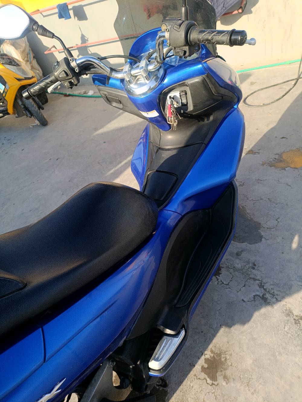 السلام عليكم للبيع دراجه pcxجيل الاول دراجة مال رمبه مديل 16
ماشية 36, الف حقيقي  ماخذها رمبه الدراجه على  ايدي حجم مكينه 150ياباني الاصلي دراجه جديده مال 
جناي دراجه كامله أستان كهربائي حساس ازدحام  مكينه لوك ممفتوح اصلا شلعه معدل خير من اللّٰه دراجه تكول جديده بمعنئ الكلمه واحلا من الصور  دراجة مكينه مكفوله اي نقص مابيه فقط صندوق
ميغلق السعر مليون 1800ومجال قليل حق جية المكان ديالى بعقوبة تحرير
***********..مراسلة واتساب فقط  تقطع سعر شراي تتصل رجاءا بدون إحراج لو مراسلة ..واتساب .لاستفسار فقط ..