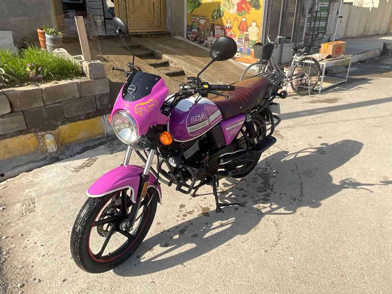 السلام عليكم دراجه ديوان موديل 23 طالعه ب24 دراجه كلش حلوه ونضيفه مكينه 200 أوراق اصولي شرط ترقيم المكان ديالى شهربان / السعر :مليون و800  تجي وتأمر أمر 
هـ //‭0773 757 5171‬
