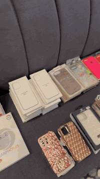 كفرات ايفون فقط 
أغلبيتهم حديثه وشكال حلوه كلش 
للستفسار اتصل على ***********
