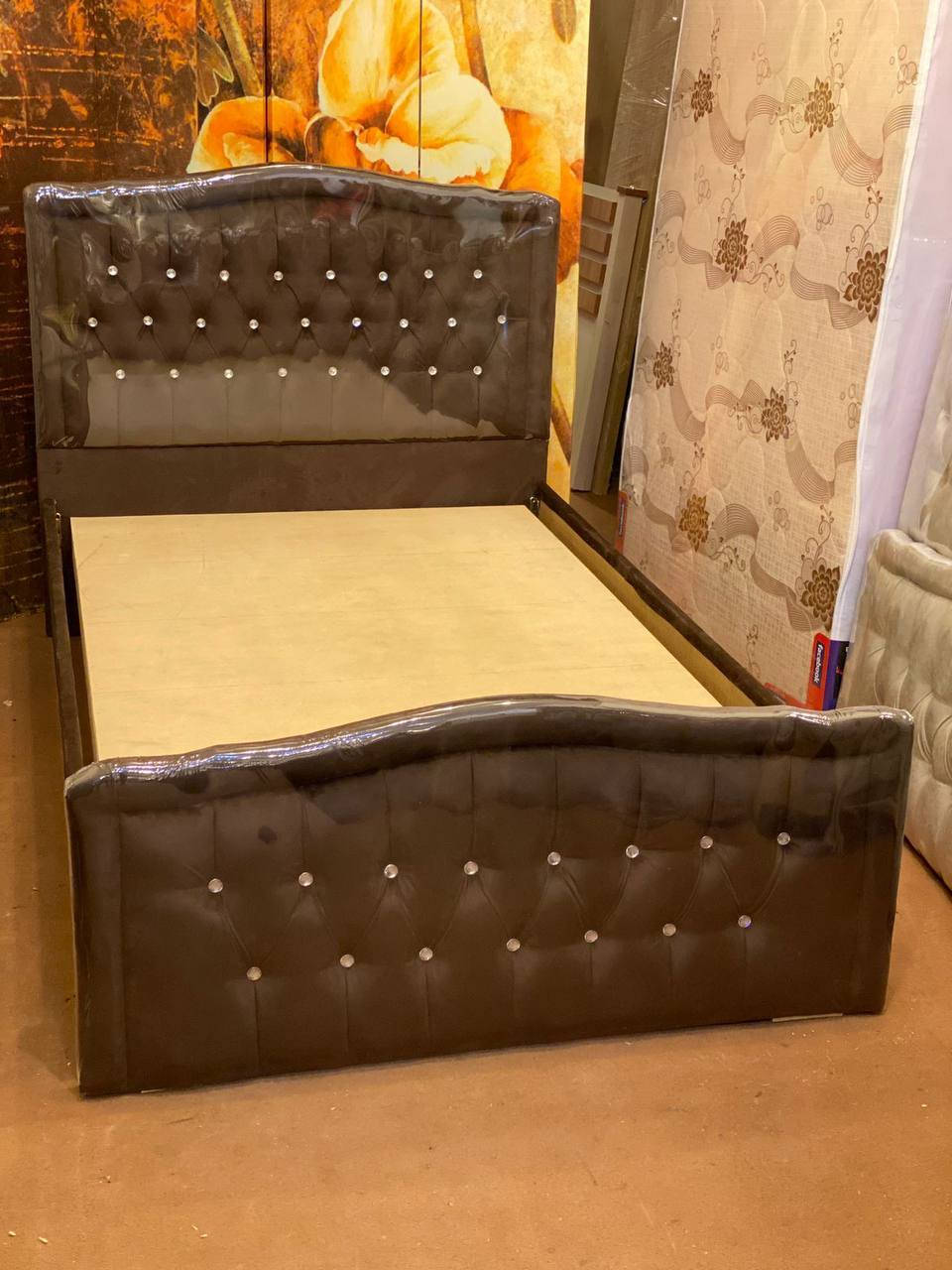 سرير دوشمه عراقي 
نفر بسعر 135 الف
قياس 90 في 190

نفرونص بسعر 165 الف
قياس 120 في 200

نفرين بسعر 240 الف 
قياس 180 في 200
متوفر بجميع الالوان


**إذا كنت صاحب هذا الإعلان وتريد حذفه لأي سبب، رجاءا أرسل رسالة إلى الدعم الفني**