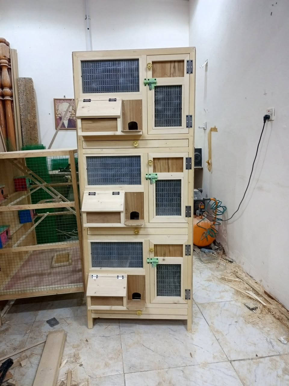 السلام عليكم متوفر حاليا لوكر ابو ثلاثة خانات شغل درجة اولى 
... العرض 70
النزال 50
الارتفاع 55مع الجرار للمربع الواحد 
الارتفاع الكلي 175
.... 
النجف الاشرف حي المكرمه شارع الطاقة للاستفسار  ***********
