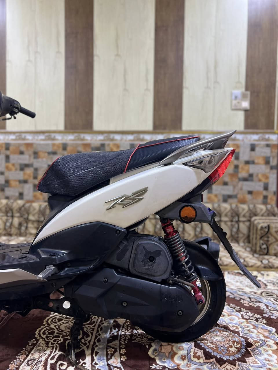 سلام عليكم دراجه ماكس مضلع حديث موديل2016 بسعر 975 دراجه كفاله عامه كهربائيات كلها شغاله ومحرك ما مفتوح وشلعه ومعدل ونعومه فول بيها تزويدات ناشفه دبلات امامبه ودبل خلفي ويلات وقبق جوزه وقطره بلاديات وتخم تاير توه شاده وكشن تفصال توه فصلته دراجه جاهزه ورمبه ما نقصها برغي مكاني بصره خمسه ميل رقم هــ/*********** متواجد وتساب فقط ملاحضه دراجه طالعه من الرمبه قبل ٢٣ يوم وخذتها بمليون و250
