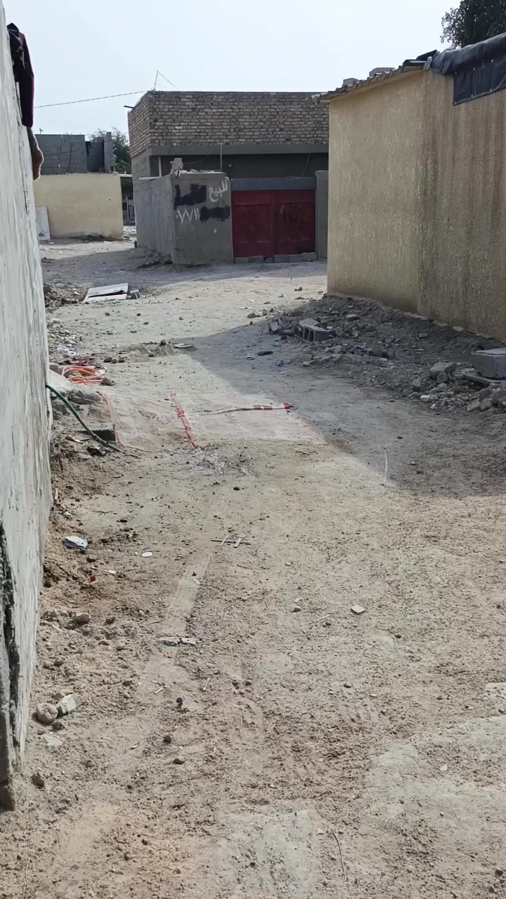 السلام عليكم بيت للبيع مساحه ١٤٠متر + الحديقه البره 
+البيت متكون من غرفتين غرفه نوم طول ٦عرض٥+ استقبال طول ٤العرض ٣ونص 
بيت مال عائله جبيره البيت بغداد الرشاد السعر ١٦وبي مجال واقع حال زراعي. مي مجاري كهرباء خدمات متواجده كلها 
الاستفسار على هذا الرقم  
 
رقم راعيه .***********
