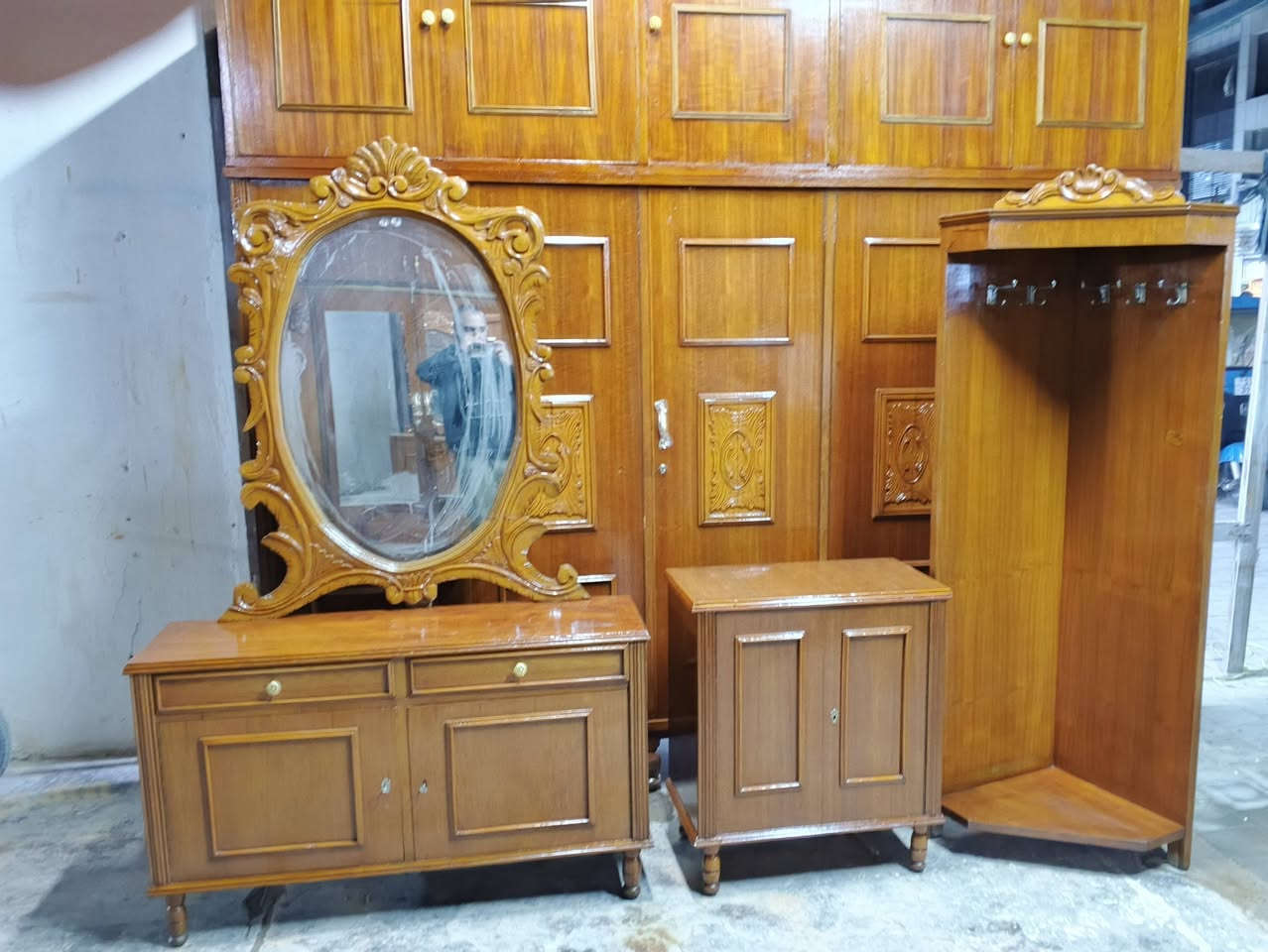 غرفة نوم  مستخدمه انتيكه تزكام داخل وخارج صاج رجلين جعب غزال  العنوان بغداد موبايل ***********لدينا خدمة توصيل بكروه
