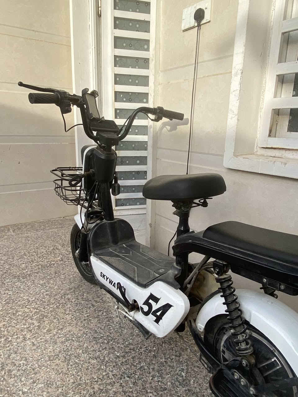 سلام عليكم باسيكل شحن جديد اخذته قبل 7بلكارتون واي نقص مابيها وكلشي شغال وشحانته الاصلية موجوده ورايده ب٣٥٠  مكاني ناصريه مركز


**إذا كنت صاحب هذا الإعلان وتريد حذفه لأي سبب، رجاءا أرسل رسالة إلى الدعم الفني**