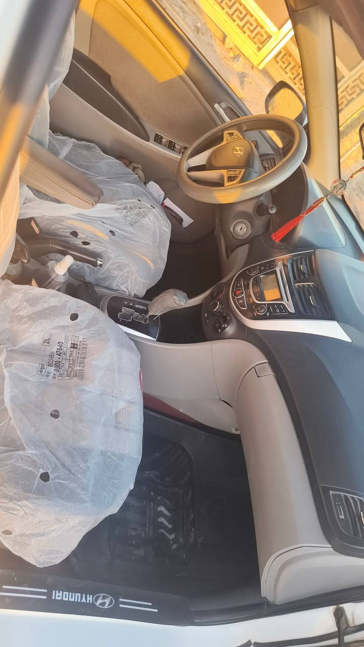 سلام عليكم اكسنت للبيع
موديل ٢٠١٤خليجي 
مكينه ١٦٠٠ لمرقوب سيارة بأسمي
رقم واسط مكاني كوت 
بيهة بس شبر فوك قبق البانزين
تبريد تدفئةشقال 
تخم تاير وباتري ستوني شادهن ودوشمه كشنات
سيارة نضيفه كلش سعر١٠٥وبيهة مجال بسيط
***********
