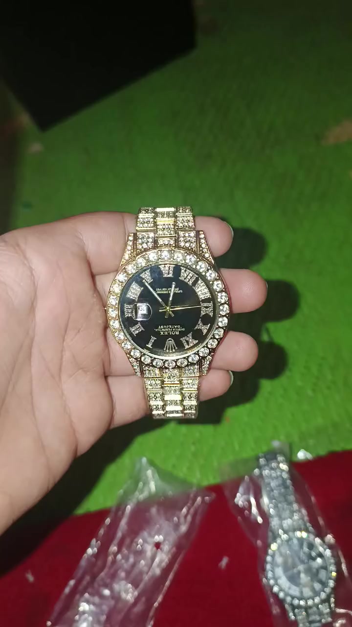 ساعات بهاذ الشكل الجميل القطعه ي5 الف 
التوصيل 5 الف لجميع المحافظات


**إذا كنت صاحب هذا الإعلان وتريد حذفه لأي سبب، رجاءا أرسل رسالة إلى الدعم الفني**