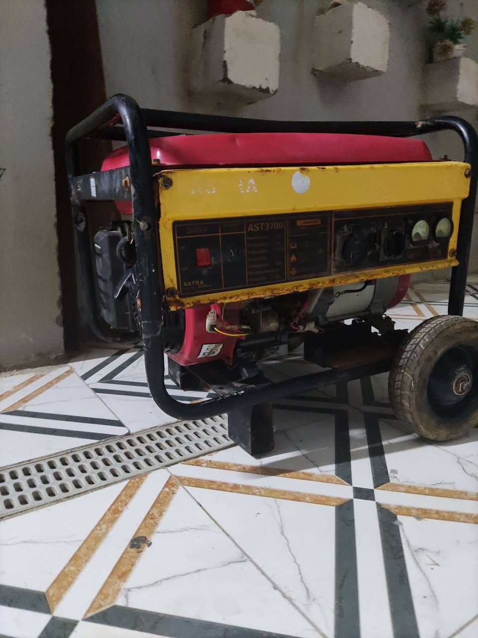 للبيع 12 امبير الديوانيه 150 بيها مجال***********
