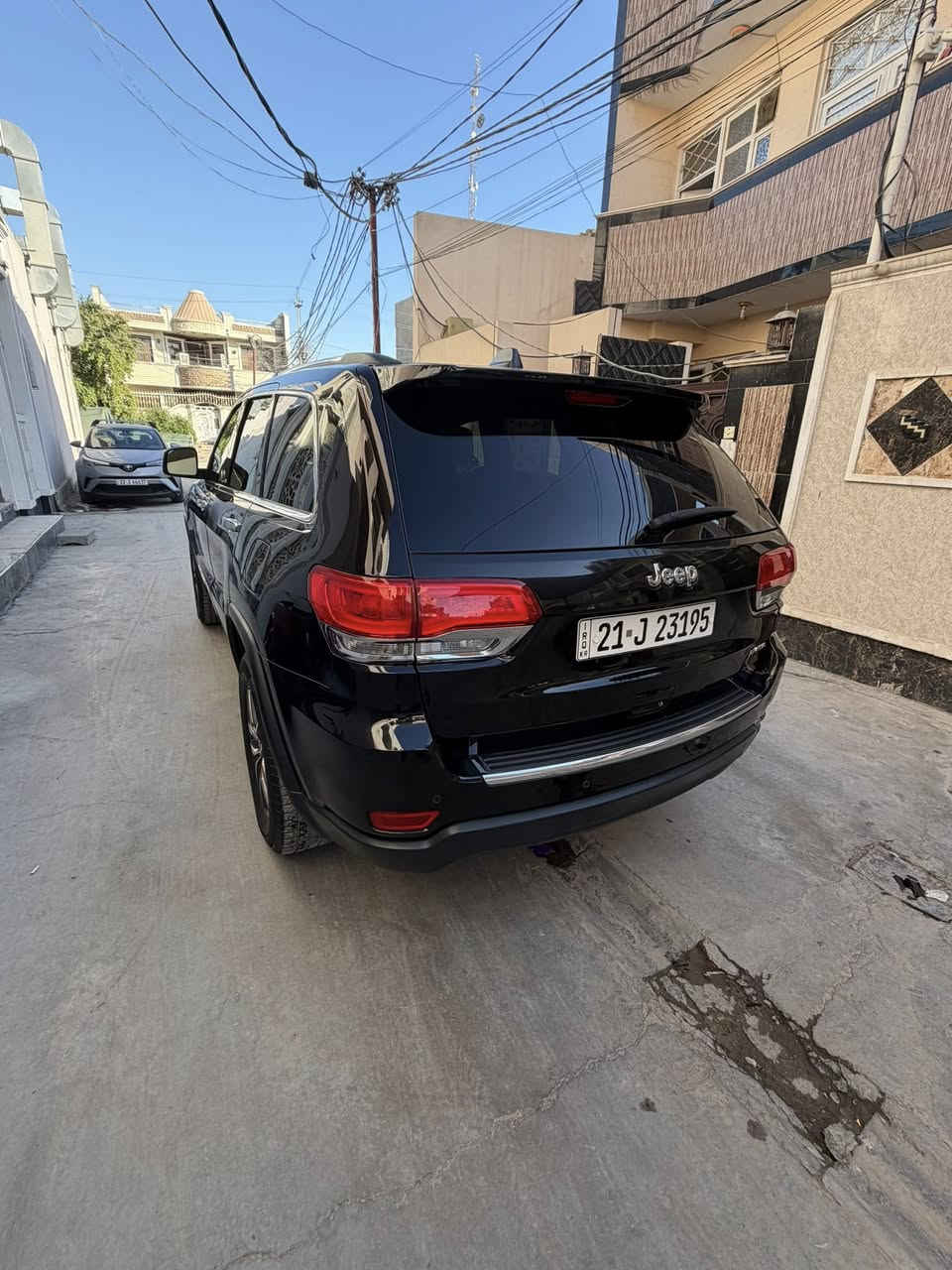 السلام وعليكم 
جيب كراند شيروكي لمتدد فول مواصفات موديل 2017 
رقم سليمانيه هزه جديده سنويه جديده تحويل ثاني يوم سعر 230 وبيها مجال قليل 
الاستفسار /***********
