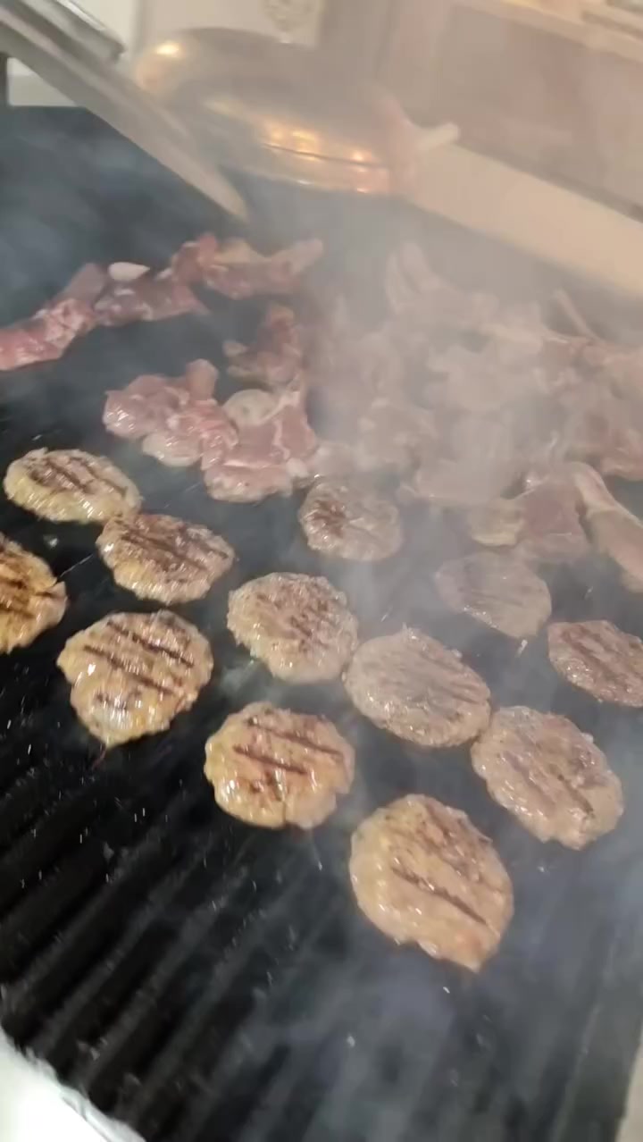 طباخ شرقي وشيف غربي وفاست فود و مشويات وأنواع البيتزا والبيدة التركية واللحم بعجين
كوردي. من دهوك 
متفرغ للعمل رقمي  ***********
وهذا جزء من شغلي
