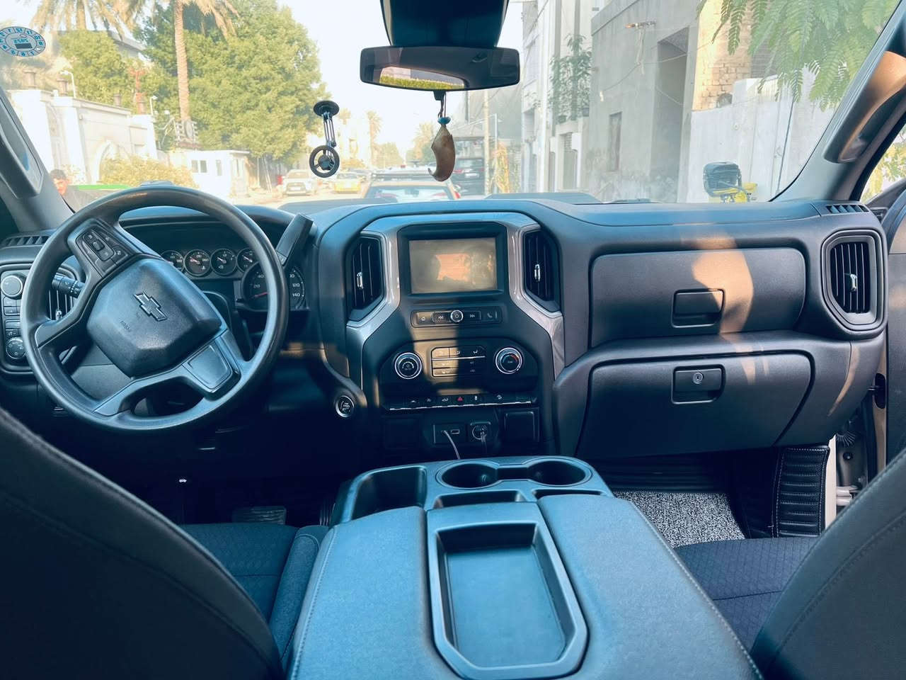 سلام عليكم
سلفرادو 2022 مواصفات TRAIL Boos  Z71
لون بيجي صحراوي مميز جدا بهذا الموديل 
- محرك 8 سلندر 5.3
- ⁠باب طويل بدي قصير 
- ⁠رادار امامي / كامرة خلفية دوارة
- ⁠فورويل صعود  ونزول ونظام منحدرات
- ⁠صندوك كهرباء / كرسي سائق كهرباء
- ⁠مانع تصادم / اوتو ستوب
- ⁠شاشة لمس 
- ⁠تحديد مسار
- ⁠تبريد قطعتين
- ⁠بصمة تشغيل عن بعد / فتح صندوق بصمة
- ⁠دبل گزوز
- ⁠دوسات كهرباء تفتح مع الباب اصلية
- ⁠غطاء بدي اصلي
- ⁠ويل 20
السيارة نظيفة جداً وعليهه صيانة كاملة 
وبرغي مابيهه نقص
حادث بسيط جاملغ جهة السايق جزء من عنده تصليح بارد وموضح بالصور
بدون صبغ بدون تبديل  السعر 360$وبيه مجال رقم راعي السياره +964 770 074 0384


**إذا كنت صاحب هذا الإعلان وتريد حذفه لأي سبب، رجاءا أرسل رسالة إلى الدعم الفني**