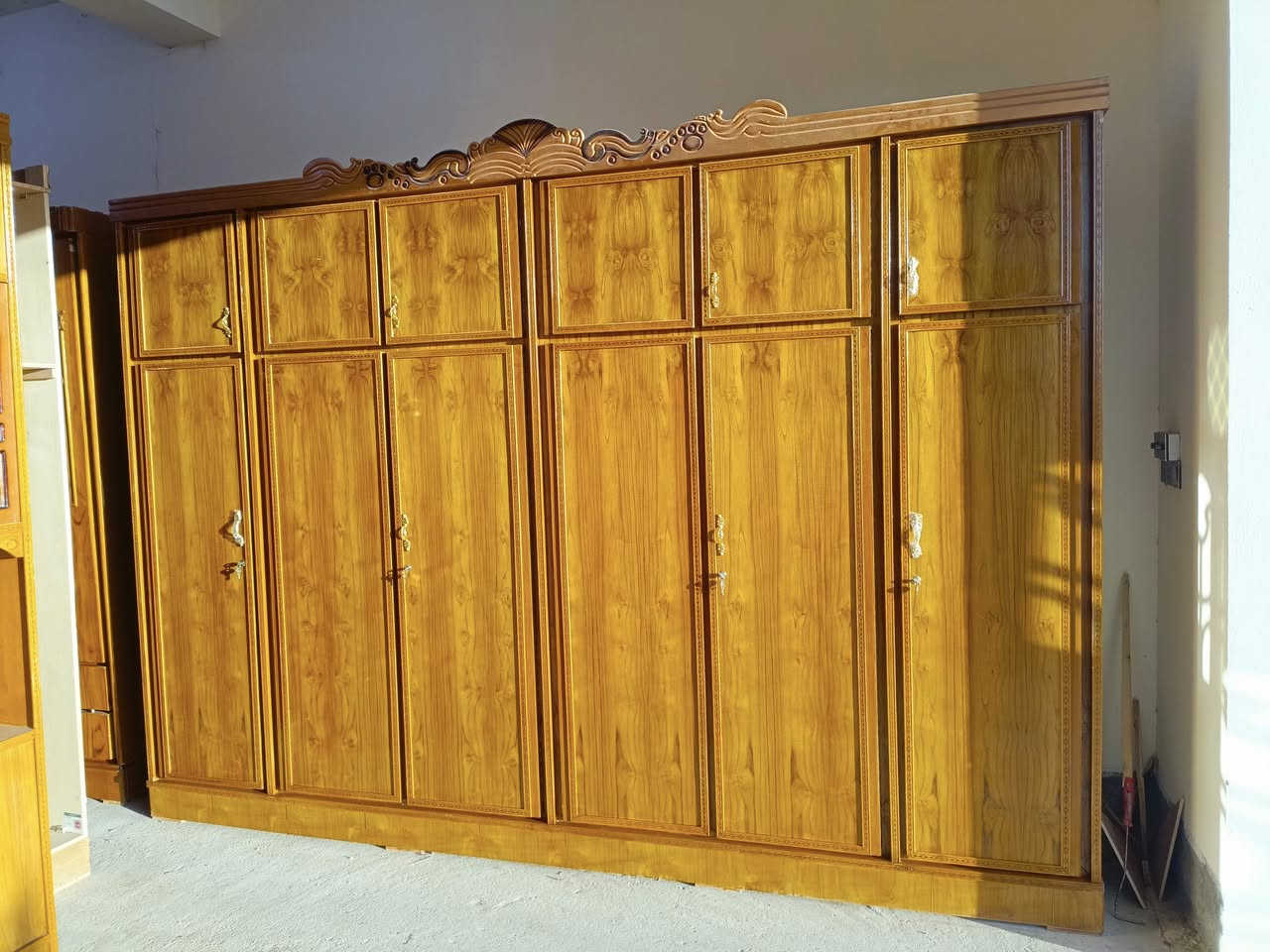 غرفة نوم صاج جديده بعدهه ما مستعمله اقل شهر السعر مليون و ١٠٠ وبيها مجال للاستفسار ***********
