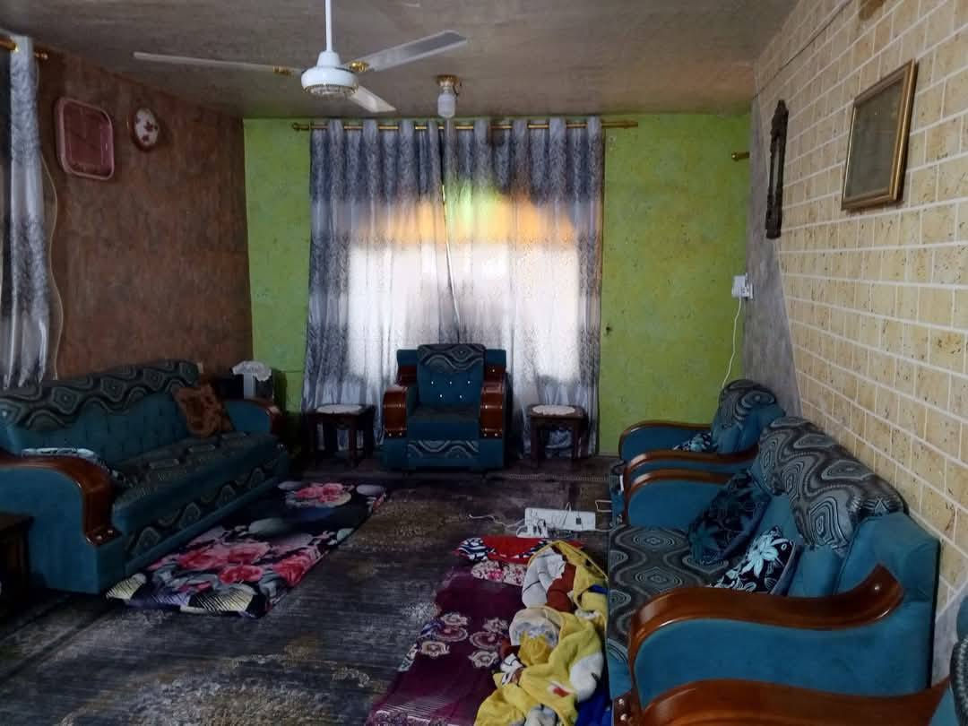 دار للبيع طابق ونص في منطقه الجعاره مساحه ٣٠٠ متر جنس الأرض طابو رزاعي قرار ٢٥  كافة الخدمات بي مي مجاري كله بل باب يحتوي على غرفتين + استقبال و صاله و مطبخ  و حمام داخلي و خارجي + تواليت خارجي + كراج سياره كبير + كراج حولي + حديقه اماميه  واصله مي و مجاري وكهرباء بباب البيت وشارع تبليط جديدد
سعر ب ٦٨
للاستفسار اتصل ***********/***********
