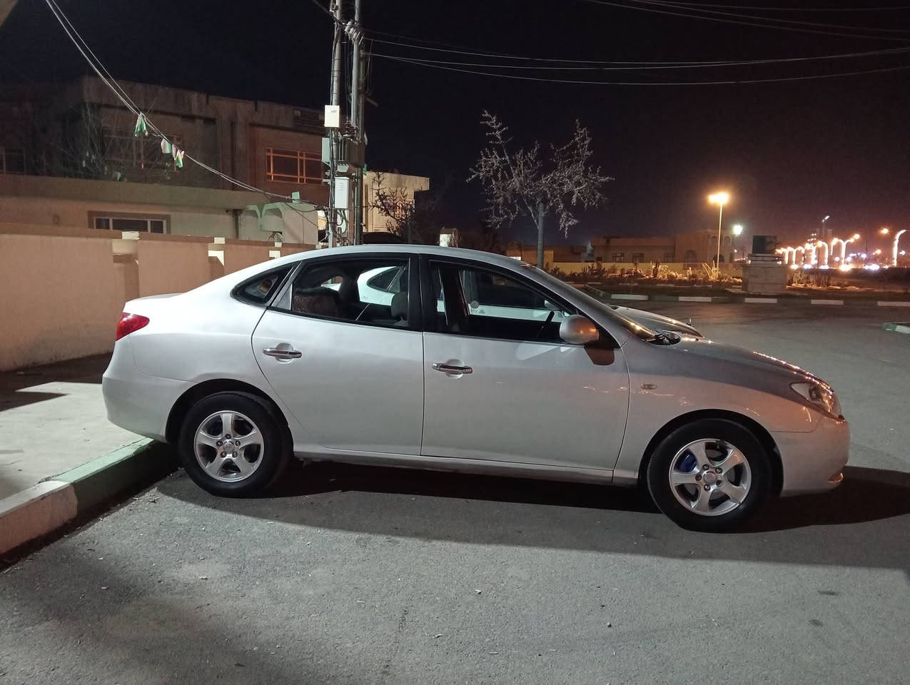 ئاڤانتی بۆ فرۆشتن
مۆدێل2007
کوشن هیتەر
کەڤەر بەشەرت 
سەقفی بەشەرت
دەعمو لێدرانی نیە
خایسی نیە
سەیارەکە تابڵێی جوانە 
چوار تایەی لۆک
برێکی بەستراوە
کامل مەسروف کراوە
تووندو تۆڵە سەیارەکە
46گەڵاو مەجالێکی برایانە
شوێن ڕانیە***********
