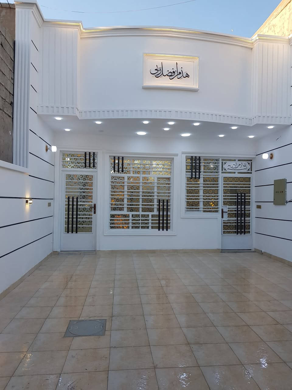 👈من رخصت مدير الكروب ممكن موافقه علي منشور👉 بيت البيع 👈مساحته 150 متر 👉واجها 6 ونزال  25 👈قاط ونص👉 👈 البناء طابوك جمهوري 👉والساس رفت👉 👈 عقد زراعي 117 👉 غرفتين نوم 👉 وستقبال ومطبخ حولي حمامات 4  منور  بلزراعي مال بيت ضيفان  👈السعر 95👉 وبي مجال👈 اكثر تفاصيل البيت بلمقطع  الفيديو👉 اليريد يشوف البيت يدخل ع خاص ادزله👈 مقطع فيديو👉 مال البيت مصوره  من خارج ومن داخل👈 العنوان بغداد 👈منطقت بوب الشام👉 جاي من القوس ع يدك اليمنه 👈مايرهم قصد ولا مقدمه حاضر فلوسه البيت 👉 بلزراعي مال بيت ضيفان 👈علي شارع الريسي داخل المنطقه👉 اتصال برقمي او خاص عادي بي وقت *********** واتساب👉
