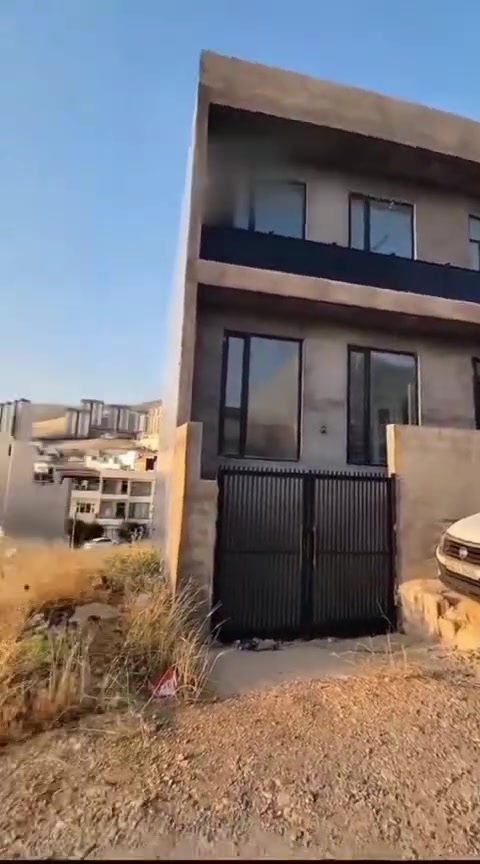 خانو بۆ فرۆشتن لە برایم ئەحمەد،بە نرخی زۆر گونجاو...
     
٭ڕووبەری 1‌‌60م
٭ڕوی قیبلەیە
*کۆڵانی ‌‌ ‌‌‌12م
*تازەیەو بەکارنەهاتووە

٭(2)نهۆمە:
-نهۆمی یەکەم:میوان،مەتبەخ، نوستن ،مشتەمەلات.
-نهۆمی دووەم:3نوستن،مشتەمەلات.
+گەراجێکی گەورە

٭بۆ زانیاری زیاتر لایکی پەیجەکە بکەو ژمارە (1) لە کۆمێنت دابگرە.
***********
***********
_________________________________________
♦ : ئێوەی بەڕێزیش گەر موڵکتان هەیە دەتانەوێ بیفرۆشن 
ئەوا دەتوانن تەواوی زانیاریەکان بنێرن بۆمان
بێ بەرامبەر ڕیکلامیان بۆ دەکەین .

💯لەگەڵ ئێمە دڵنیابە لە کڕین و فرۆشتنی دروست

▪️: ناونیشانی تەواوی موڵکەکەت
▪️:چەن وێنەیەکی موڵکەکەت ئەگەرهەبوو
▪️:نرخی موڵکەکەت 

📩بە نامە بینێرن بە ڤایبەر یان واتسپ
***********

