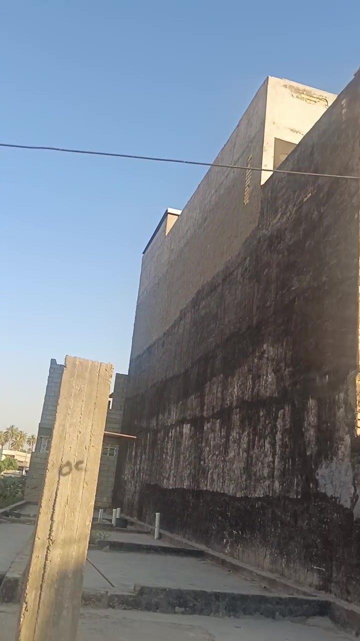 السلام عليكم بيت 100 متره سنه 25 الى البيع بناء بال 2017 طابوق جمهوري بيت حلو وكبير بي 4 غرف نوم بي صطحين بي صحيات 2 تلاث حوليات بنوص العنوان مركز شرطه الفحامه شارع المركز 5فرع شارع ابو وليد للاستفسار الرقم الهاتف ***********#***********
