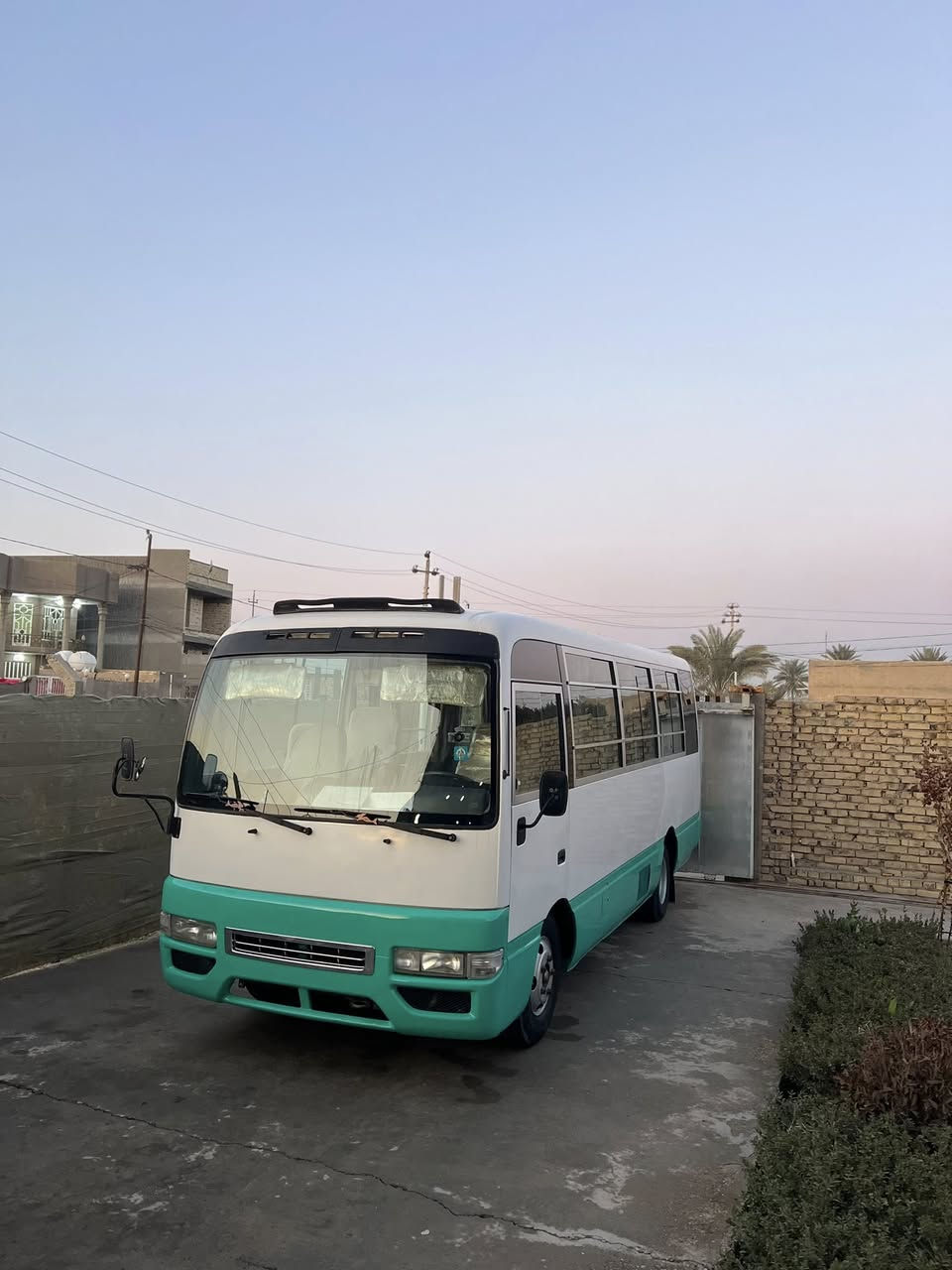 للبيع كوستر نيسان موديل2003مكينه وكير كفاله حداديه تخم تاير جوبلس داخل مدوشمه جديد سياره باسمي تريد مداور تريد وكاله الاستفسار***********
