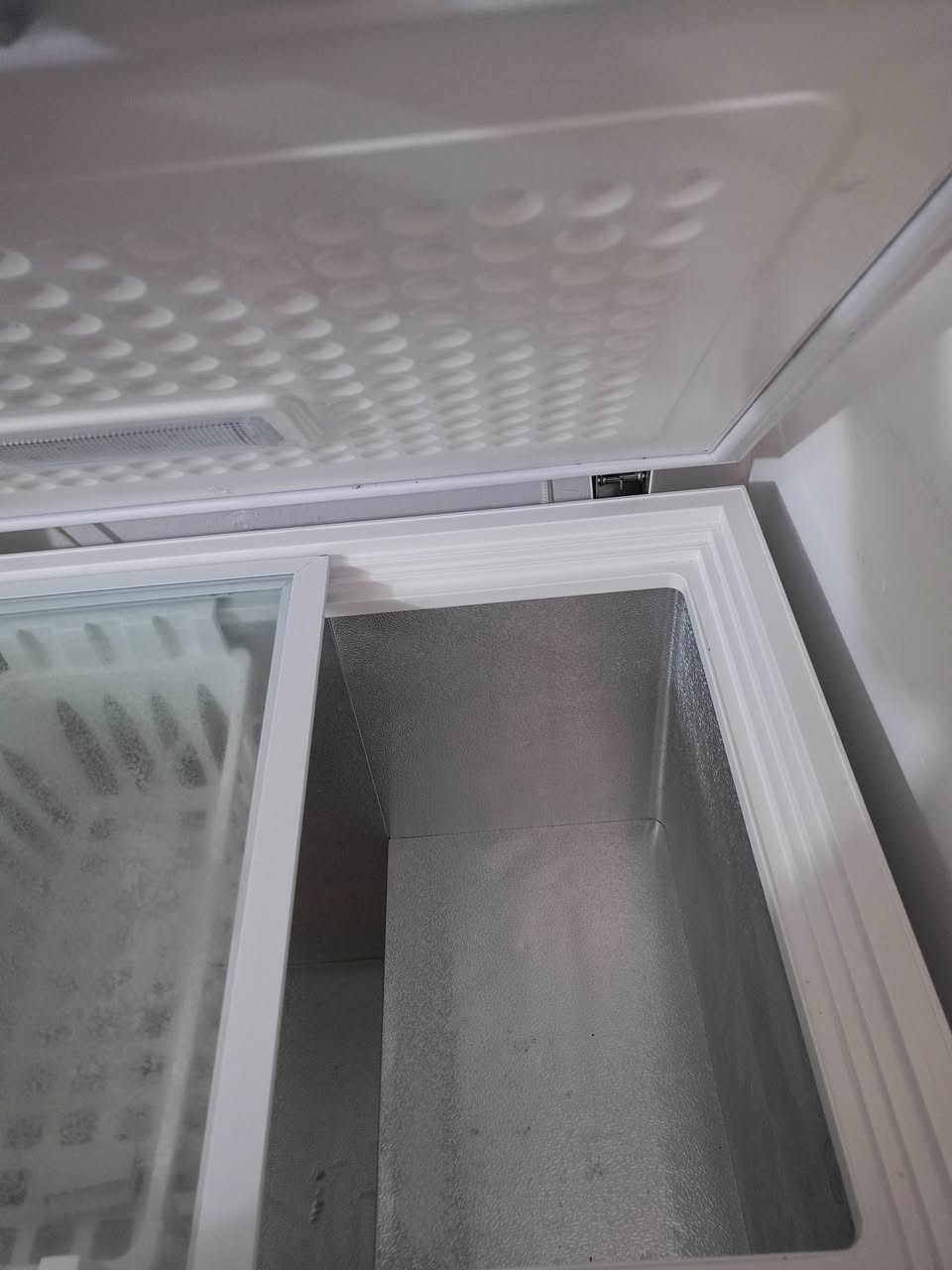 مجمده جديده استعمال كلش قليل
نضيفه مابيها اي ضرر ولا داخله تصليح ابد حجم متر
سعر 250
الديوانيه ***********
