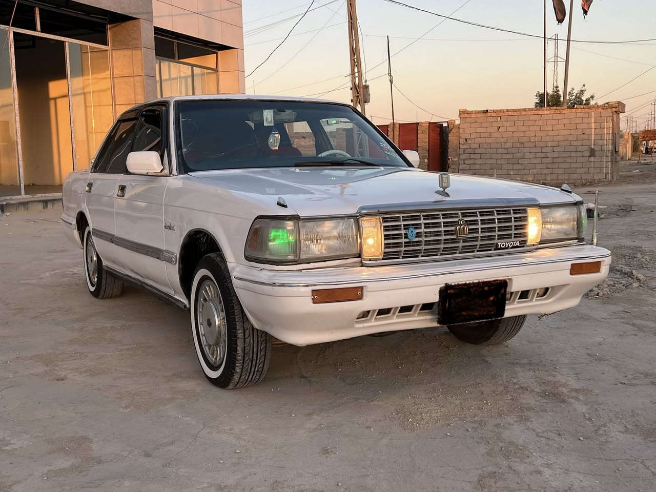 السلام عليكم
للبيع و مراوس 
سيدان يسرا بلاد
مصبوغة عام كفاله من كص والعيب الشرعي مكينه كير كفاله سياره جاهزه 
حداديه تخم تاير رقم بغداد الماني 
السعر 50 بيه مجال قليل
ما متواجد شراي تصل
***********
