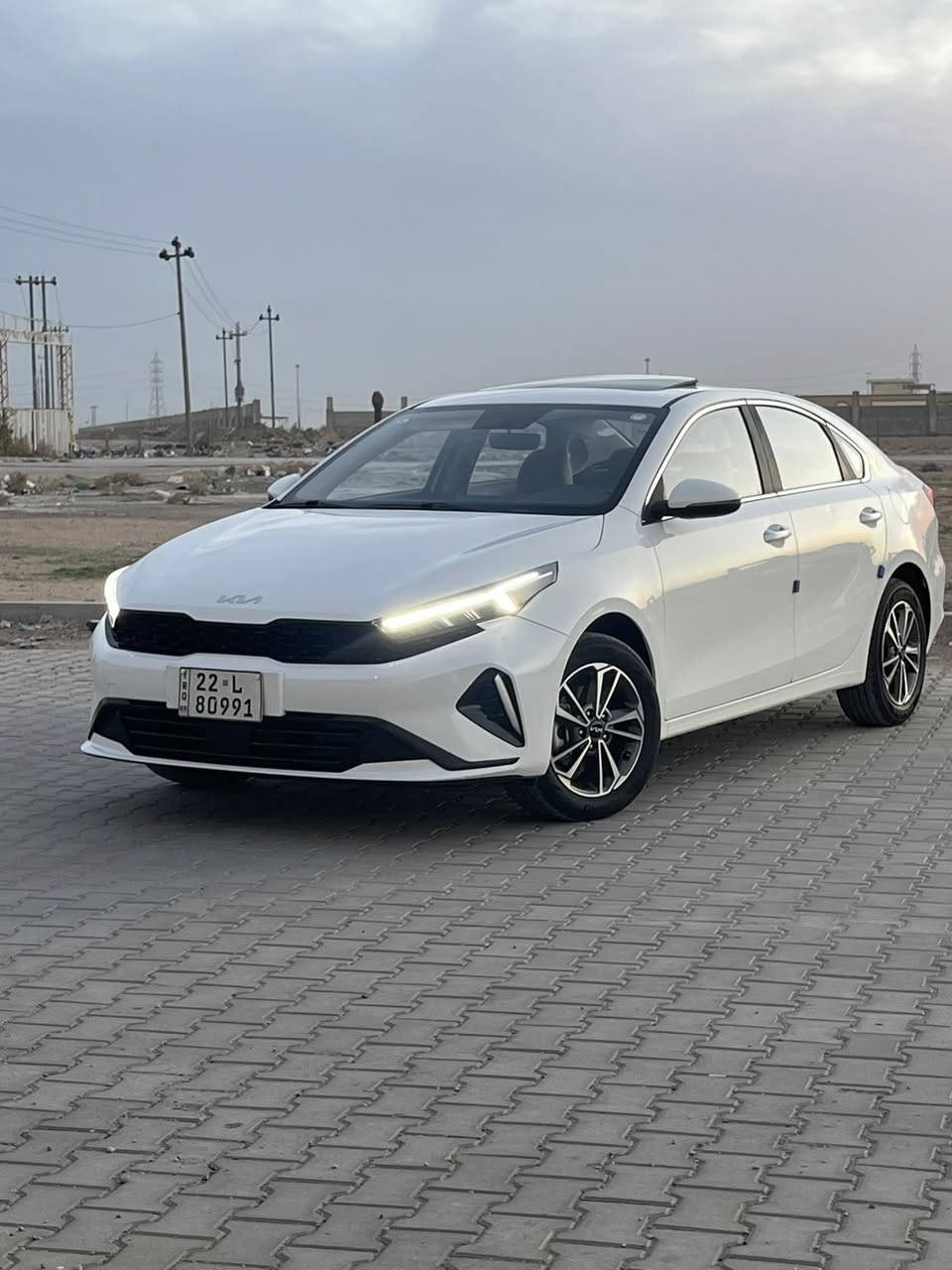 اللهم صلي على محمد وآل محمد
(بيع مستعجل )
للبيع كيا K3 موديل 22 فول مواصفات 1/1 رقم اربيل دولي وكاله وتحويل مضمونات 
ماشيه 30 الف حقيقي استعمال شخصي 
السياره جديده واحلا من الصور جاهزه من كلشي وبعدها على وضع الشركه وبالعافيه على الياخذها السعر 134 مكاني النجف 
الشراي يتصل واني بالخدمه ***********
