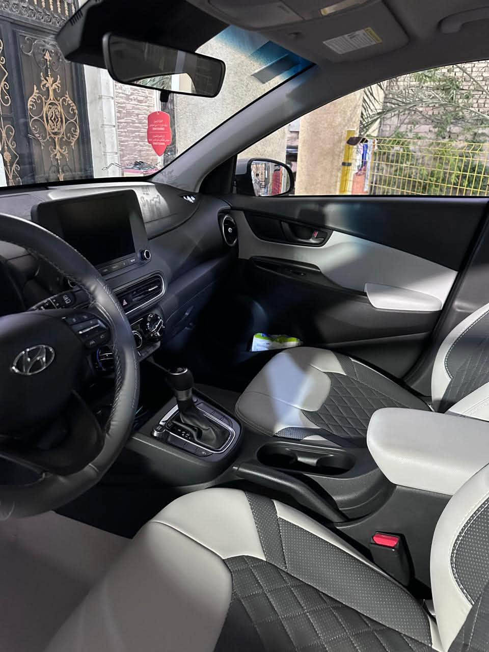 السلام عليكم 
كونا 2023
نصف فول 
ماشيه 40الف
حادثها جاملغ وبنيد والباب الخلفي بي طخه
مرقمه بصره 
رقم التواصل:***********
السعر:160وبيها مجال
