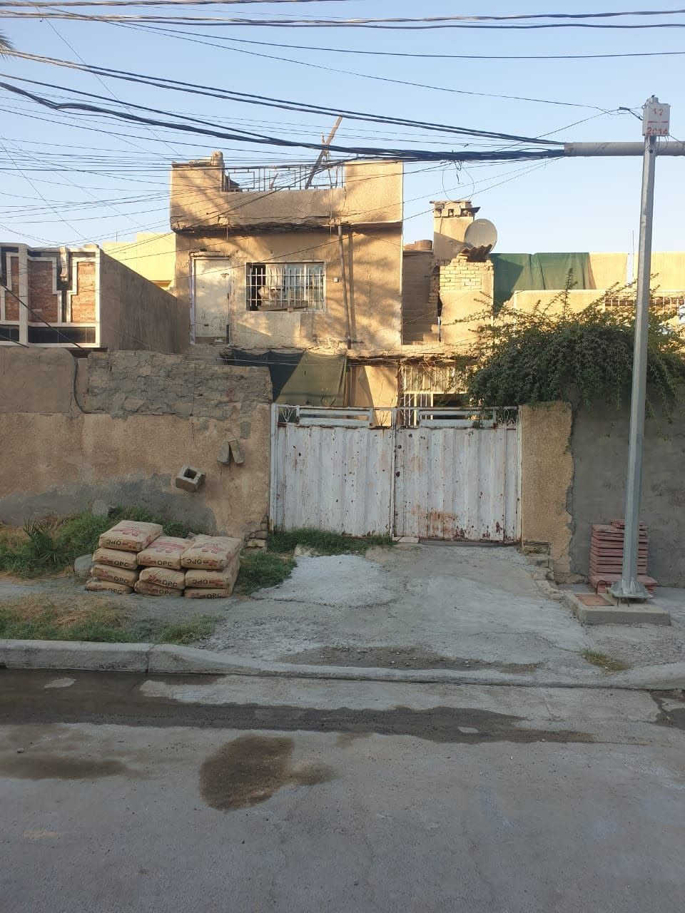 السلام عليكم
دار قديم للبيع ينحسب كاع في الدوره شارع البريد شارع المحكمه من جهت شارع المصافي طابو ملك صرف

الارض مساحتها 197

الواجهه ٧ونص

للاستفسار اكثر 

مكتب الكرم ***********
