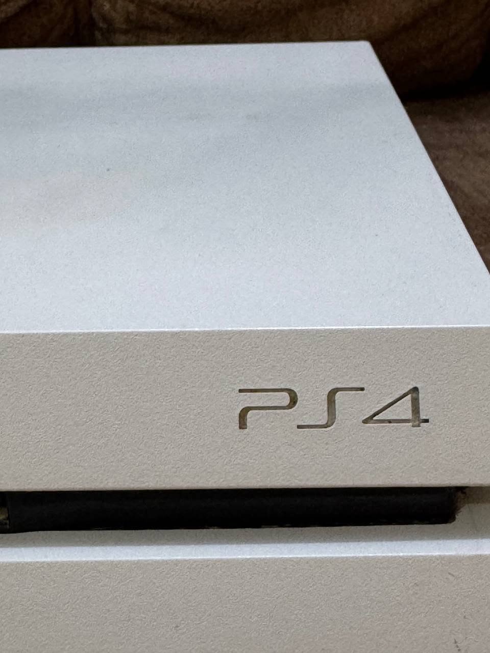 السلام عليكم
PS4 
بلي 4 مهكر / تهكير قرص
لون ابيض مميز
250 وبي مجال بسيط
مكان حله بكرلي 
***********
