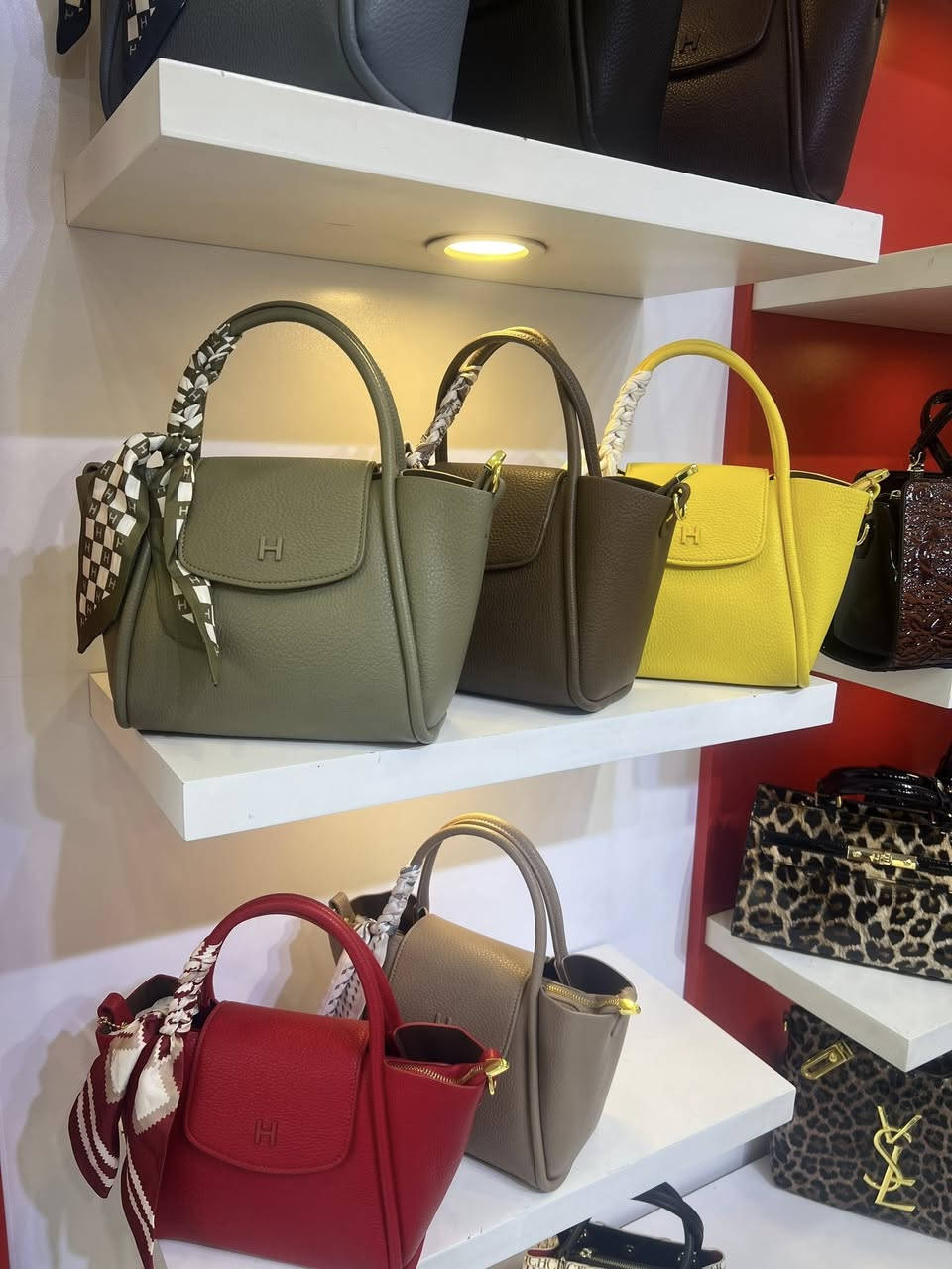 🍒الاسم الجديد  ناي.  نسائي فقط🍒
 
العنوان بسمايه الشارع العام 

ملاحظه لا نتعامل بالبضاعه. الشعبيه اطلاقآ  👍
فقط اجود النوعيات  كوالتي عالي ماركات معروفه 
1حقائب 2شوزات رياضي 3كعوب 4فلات 5 سليبرات  

 نموذج من البضاعه


**إذا كنت صاحب هذا الإعلان وتريد حذفه لأي سبب، رجاءا أرسل رسالة إلى الدعم الفني**