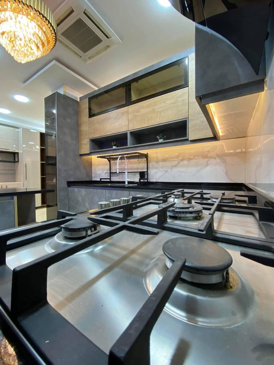 🍴✨ مطبخ ألمنيوم من أعمالنا ✨🍴
إن شاء الله ينال إعجابكم 🤍

🔹 مواصفات:
🇹🇷 خامات تركية عالية الجودة
🪵 محشّى بالخشب لثبات ومتانة أكثر
💧 دواخل فوم ضد الماء
🎯 التصميم والتنفيذ حسب طلب الزبون

📞 للاستفسار والتواصل:
عبر الصفحة 📩 أو الاتصال على الرقم:
*********** 📱العنوان كوت دور العمال
