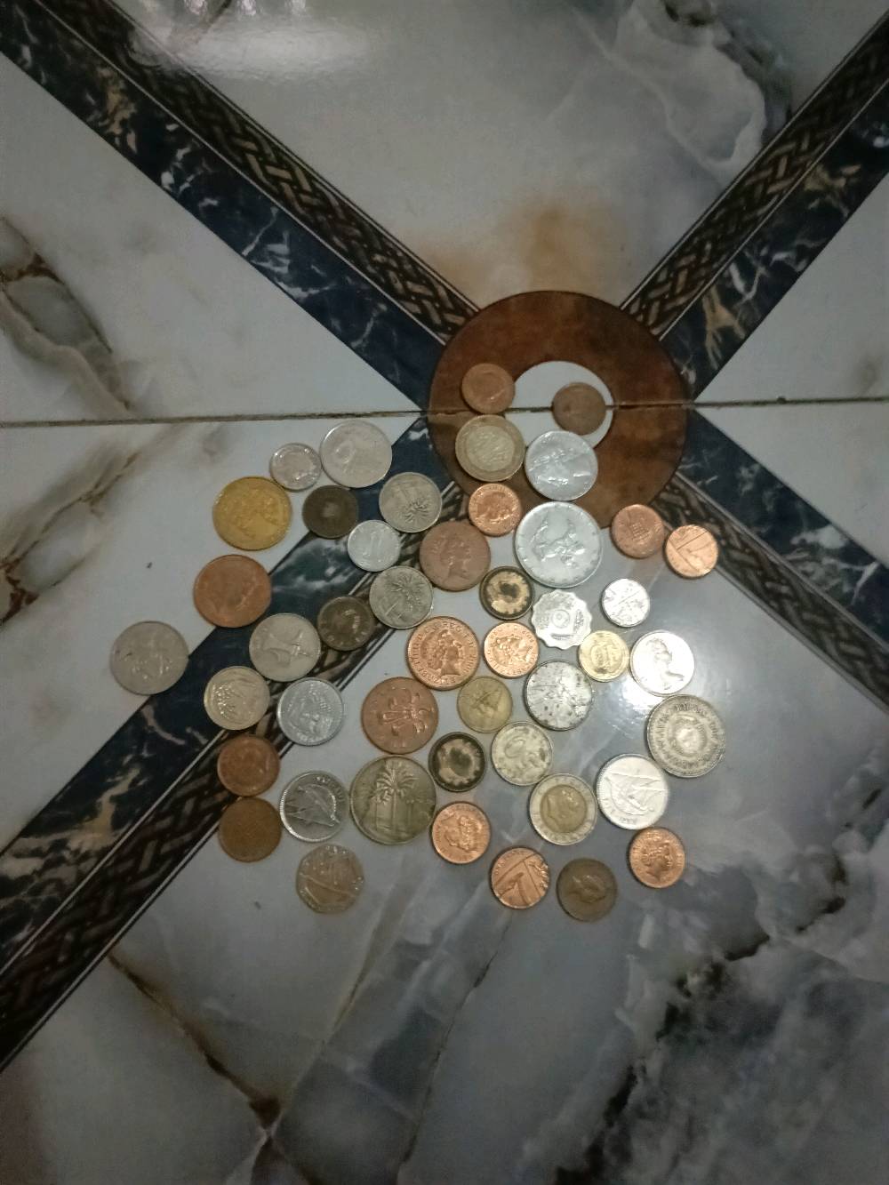 السلام عليكم
يتوفر عملات معدنيه للبيع 
بالاتفاق