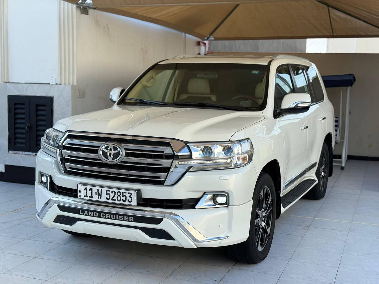 السلام عليكم لاندكروز موديل 2018 بريم ماشيه 142 ب اسمي السياره جديده السعر 4 شدات و95 مداور ثاني يوم العنوان الديوانيه المركز  ***********
