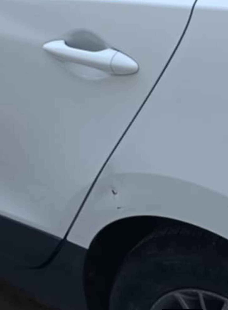 توسان خليجي موديل ٢٠١٥ رقم بابل اللون ابيض باسمي التحويل ثاني يوم الضرر فقط الي موضح بالصورة وتم تعديلها على البارد وتكحيل بالكارت للتواصل الاتصال على الرقم *********** Colombo, Sri Lanka
