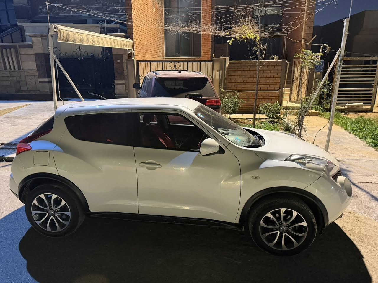 سلام عليكم 
نيسان جوج خليجي 2013
مكانهة بغداد حيالقادسية الظباط
بدون صبغ وبدون ظررحتى الدعاميات
كير ومحرك صدر كلة تمام
داخل فورمكة احمر 
للاتصال
*********** واتس
السعر 110
