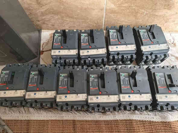 قاطع شنايدر 100A
عدد 32قطعه
***********
