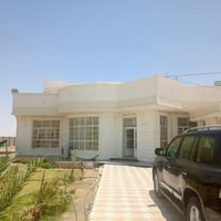 دار للبيع قاطين  المساحة 500متر خمس غرف استقبال وصاله وهول وصحيات خمسة...