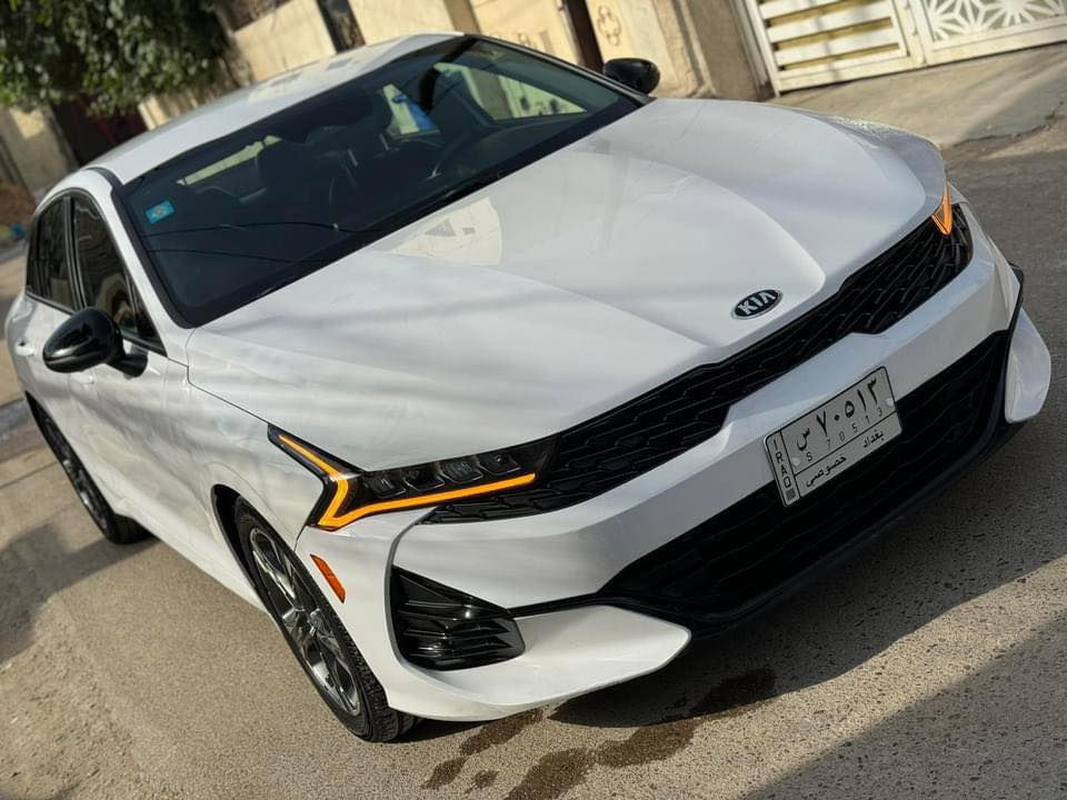 K5 للبيع او المراوس  موديل 2021 
مواصفات نص فول جيتي لاين 
كشنات جلد 
تحديد مسار 
بريك ذاتي 
اربع انظمه قياده وباقي المواصفات المعروفه 
رقم انكليزي جديد 
الحادث راسلني خاص ودز السونار ماشيه ١٥٤كيلوا وقابله للزياده 
الد البرتقالي للايت الامامي الايمن عاطل والثاني شغال نقصه كارت فقط 
صدر السياره محتاج ادامه بسيطه بدون ايرباك 
السعر ١٥٠ وبيها مجال بسيط 
الشراي او الي عنده مراوس يتصل فقط الي بس يعامل ليتصل 
الرقم 
***********
