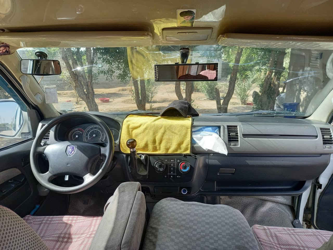 السلام عليكم جبني موديل 14
مكينه ماصارلي شهرين من شديته
اكسن كير حداديه خير من الله 
السياره  البدي غير مكفول من الصبغ
ولباقي كفاله ماعده الهلالات السياره كبل الشارع
وهاذه رقمي ***********
السعر 115
